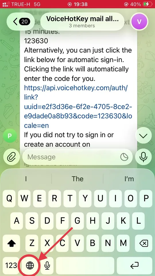 iOS пернетақтасында глобус түймесіне көрсеткен көрсеткі